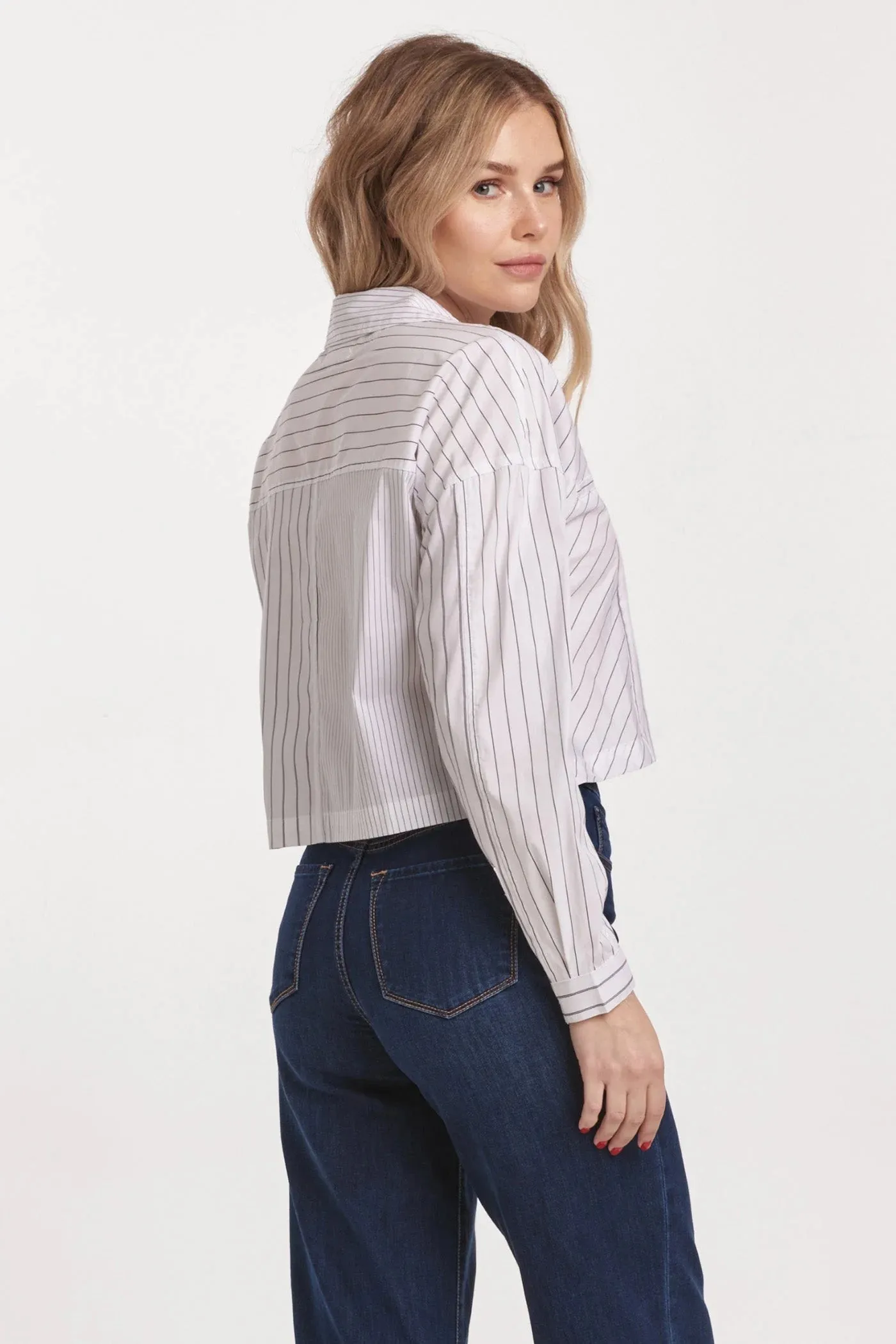 ARIANNA CROPPED FRONT TIE SHIRT