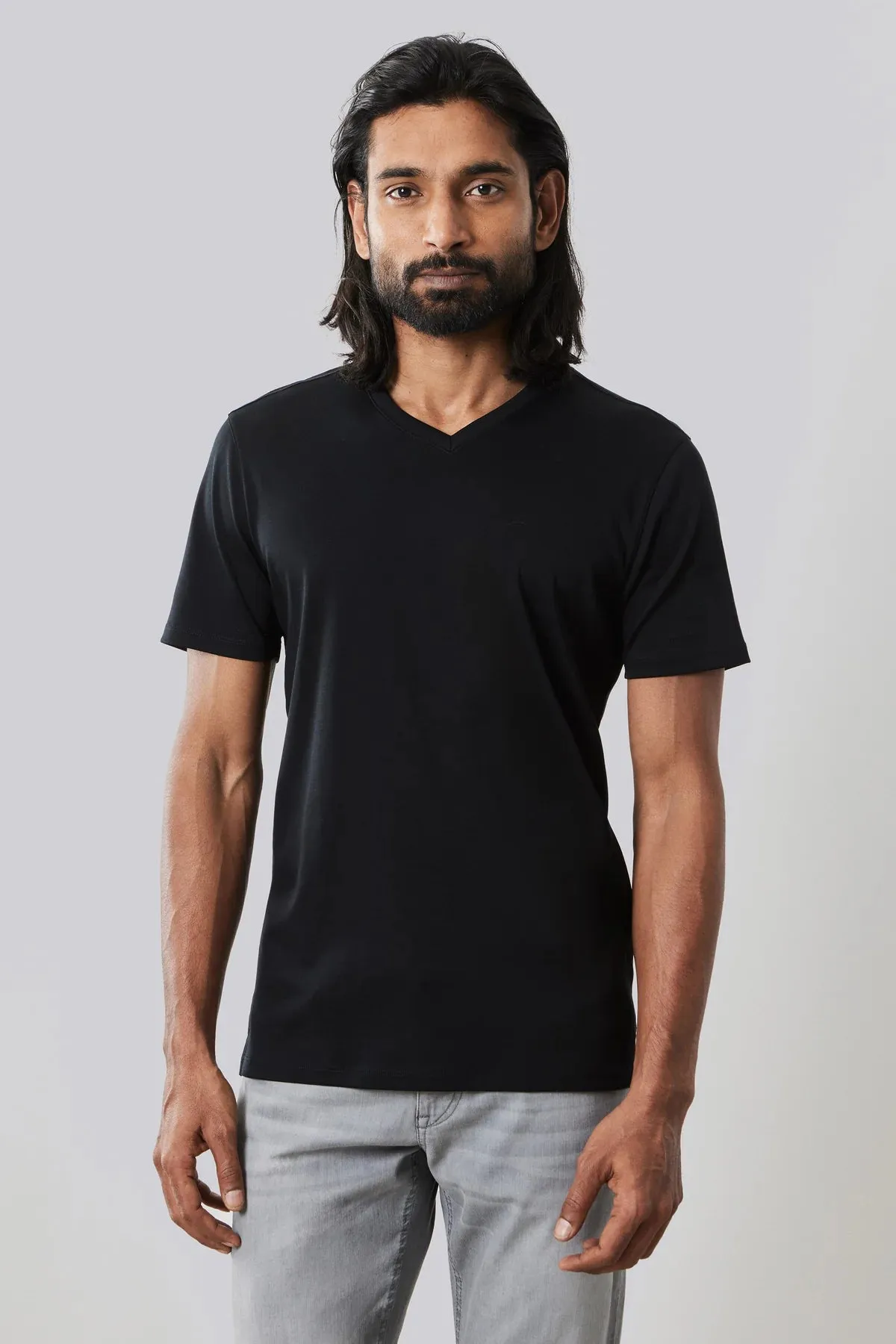 GEORGIA V-NECK T-SHIRT (BLACK) - ROBERT BARAKETT