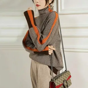 Karolina - Geometrisch gestrickter Rollkragenpullover