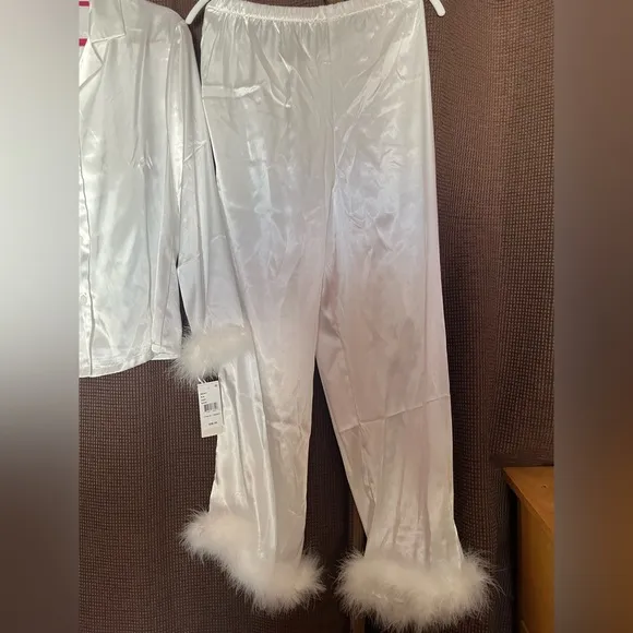 NWT Silky Feather Pajama Set