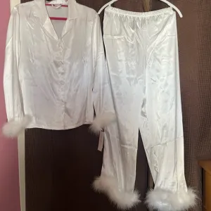 NWT Silky Feather Pajama Set