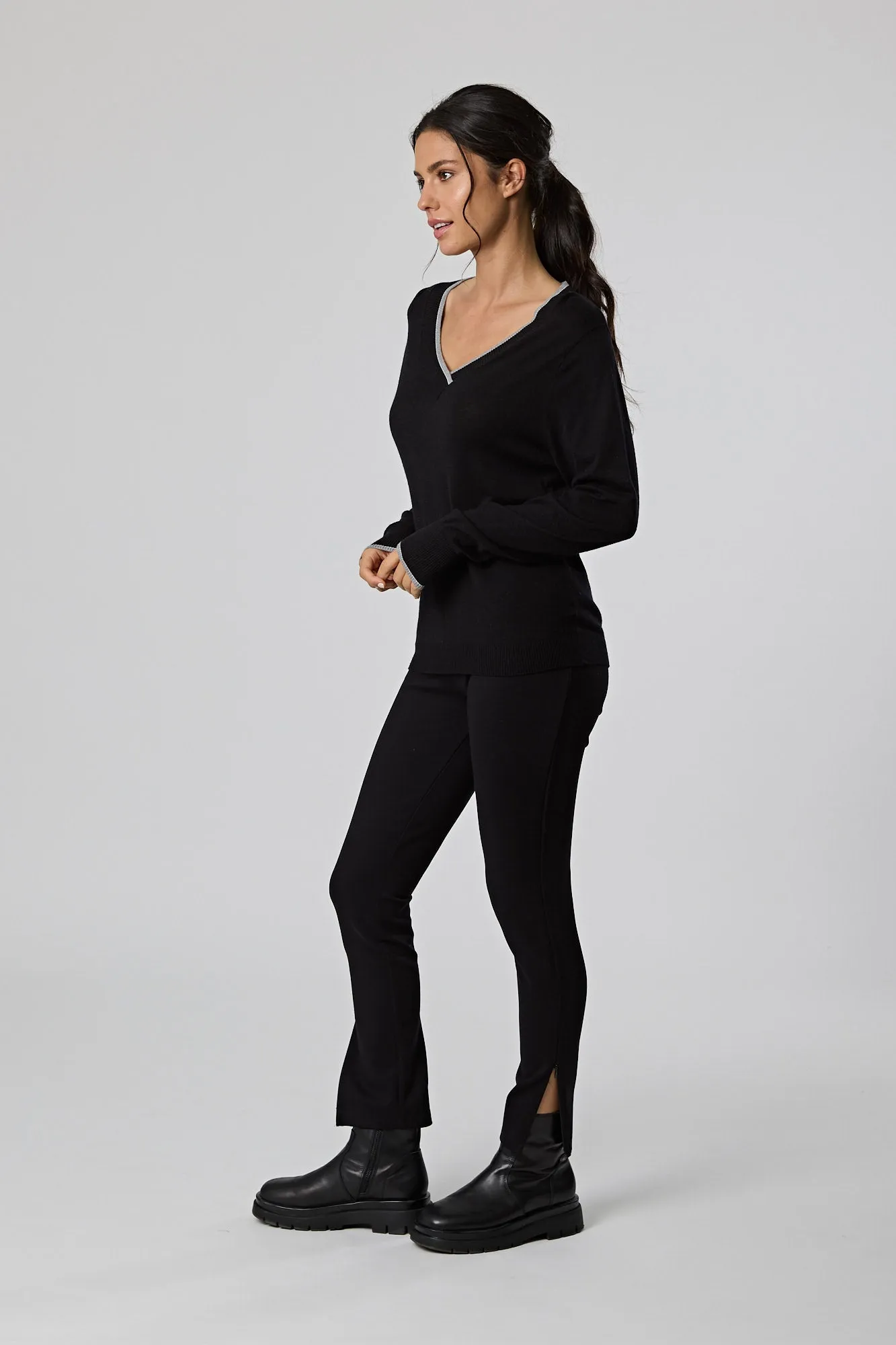 Reset V Sweater - Black
