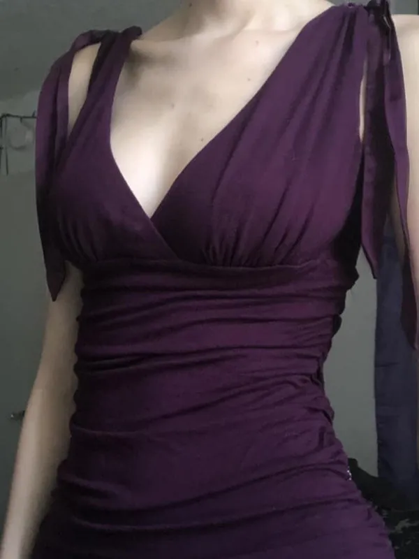 Sleeveless vintage top in plain purple with crossed V-neck