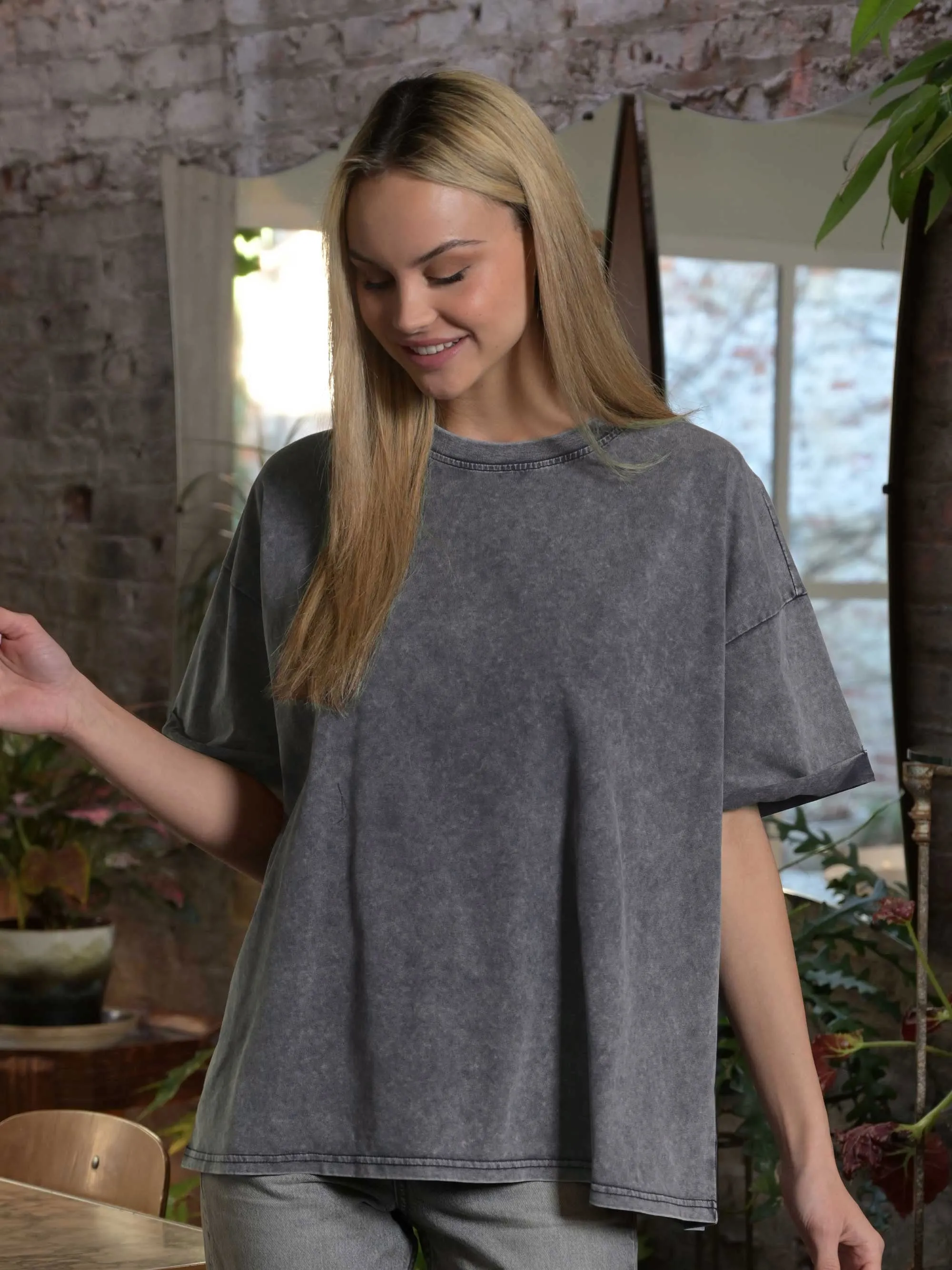 The Effortless Snow Washed Tee - Dark Grey
