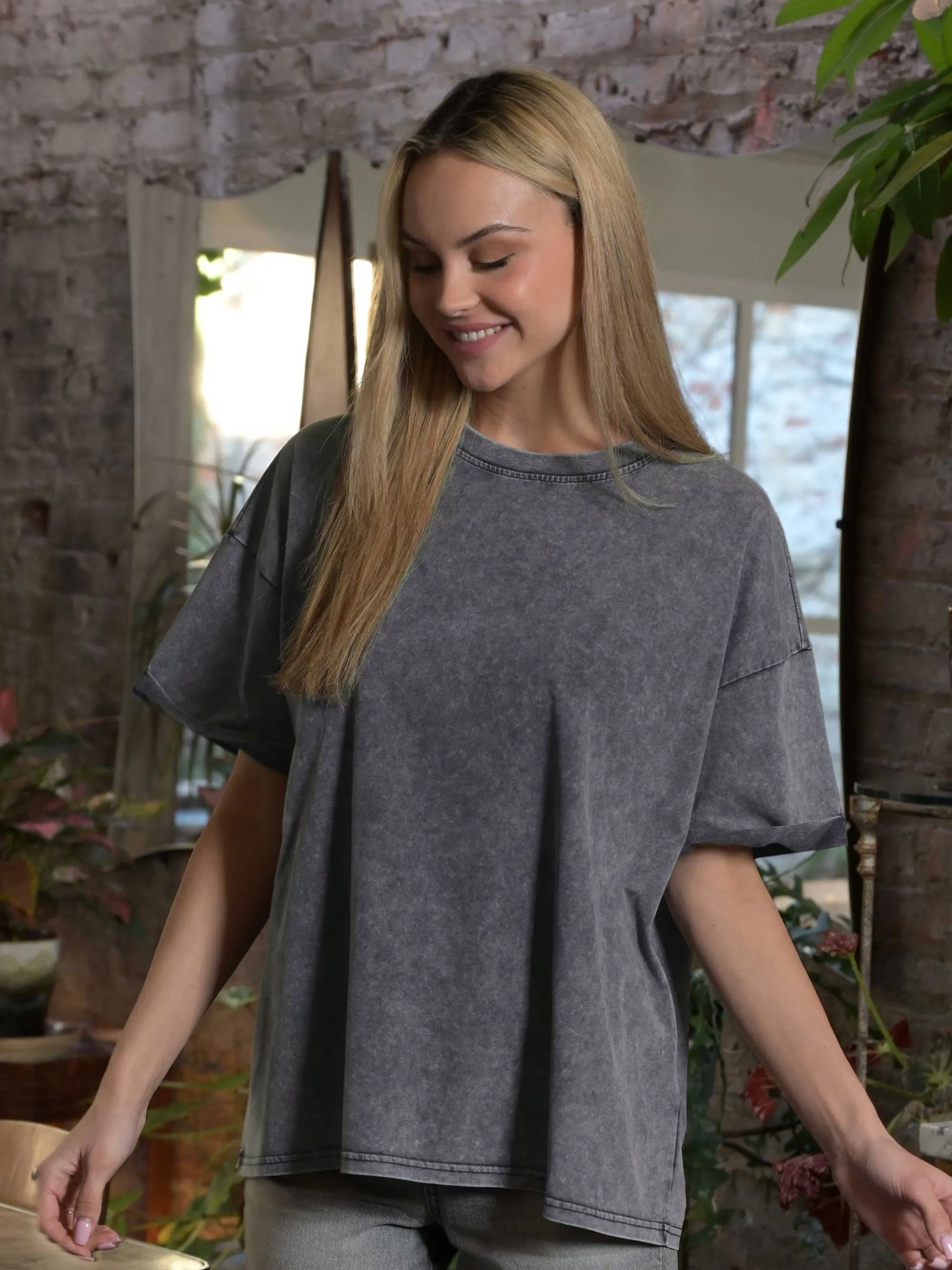 The Effortless Snow Washed Tee - Dark Grey