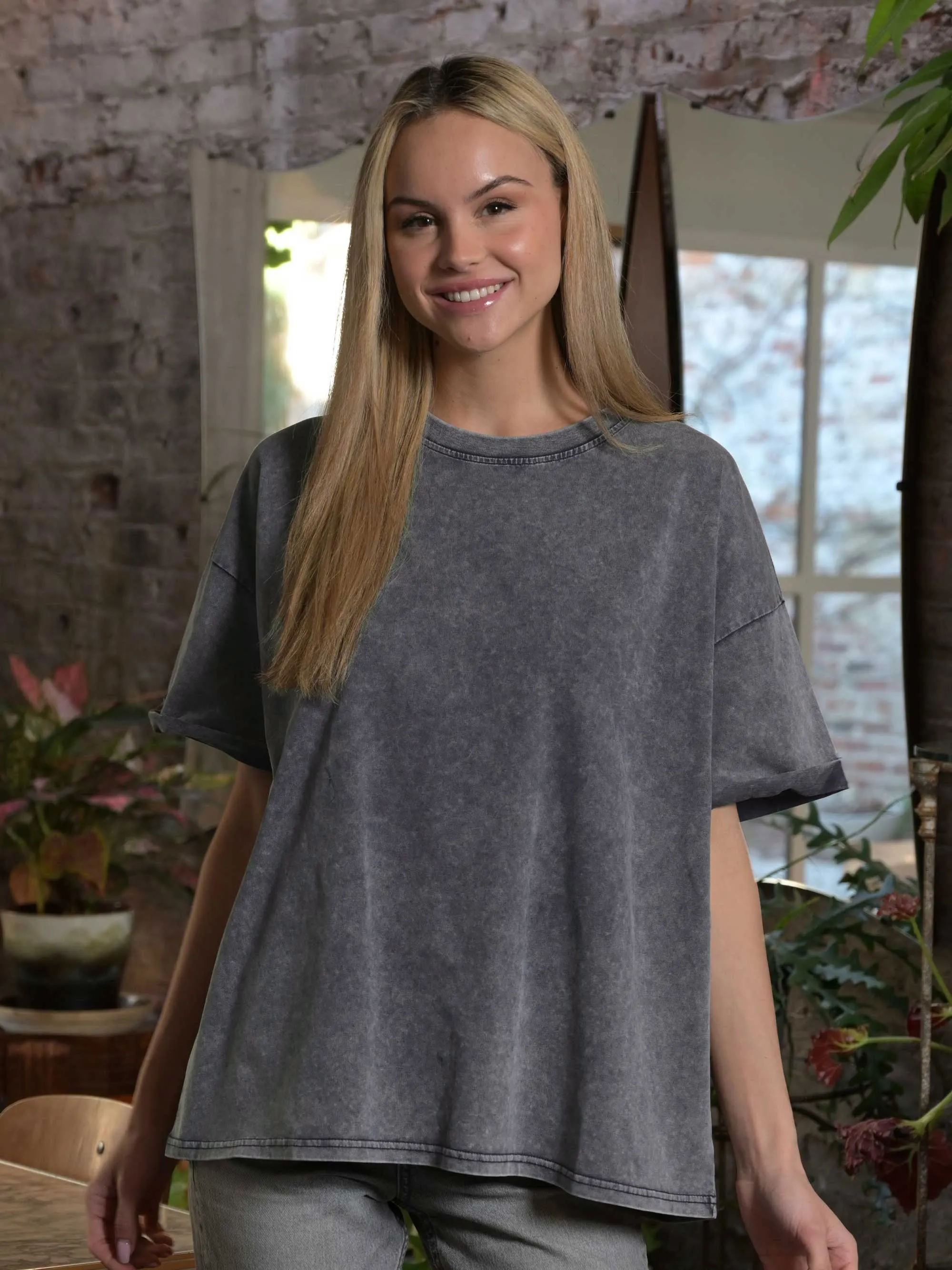 The Effortless Snow Washed Tee - Dark Grey