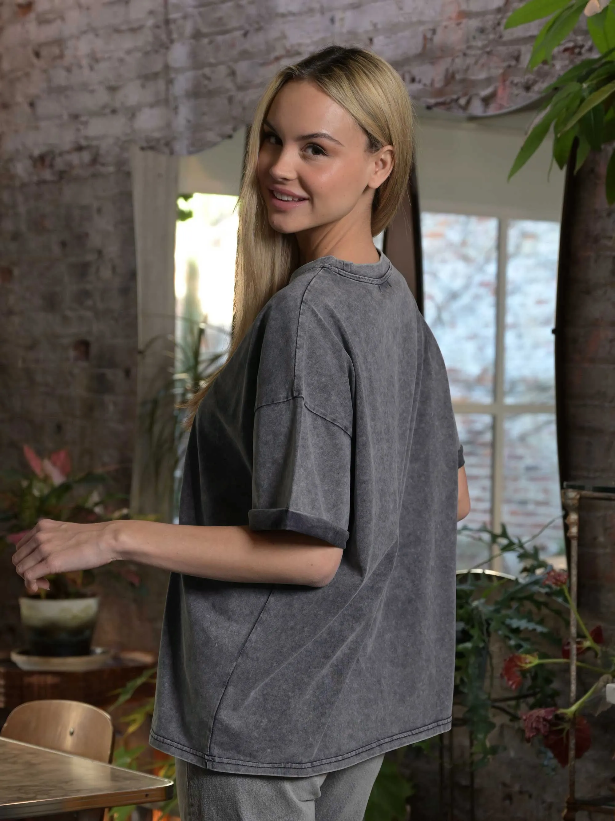 The Effortless Snow Washed Tee - Dark Grey