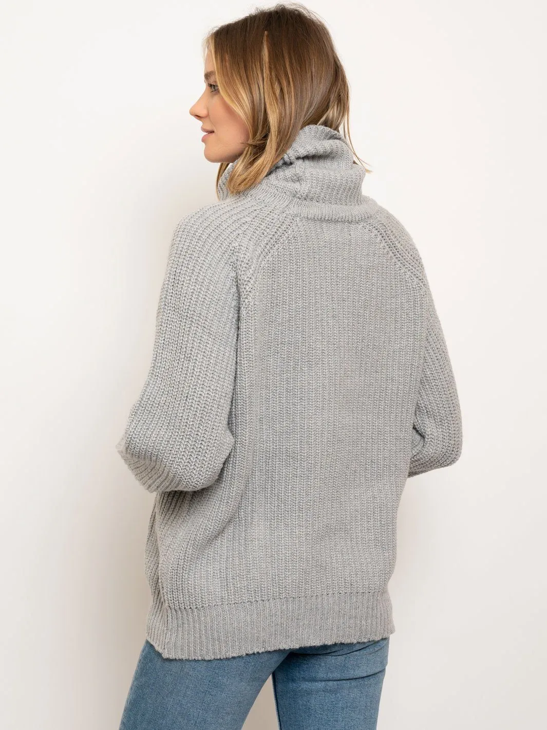 WOMEN'S KNIT GREY TURTLENECK  SWEATER