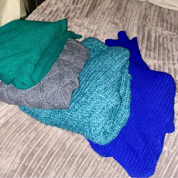 Women’s Knit Sweater Turtleneck Sweaters Bundle -Size Medium - Mystery Lot