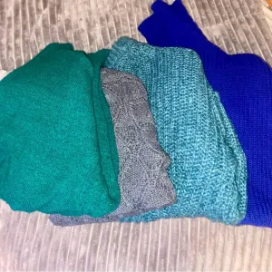 Women’s Knit Sweater Turtleneck Sweaters Bundle -Size Medium - Mystery Lot