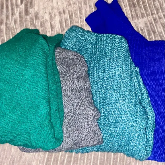 Women’s Knit Sweater Turtleneck Sweaters Bundle -Size Medium - Mystery Lot