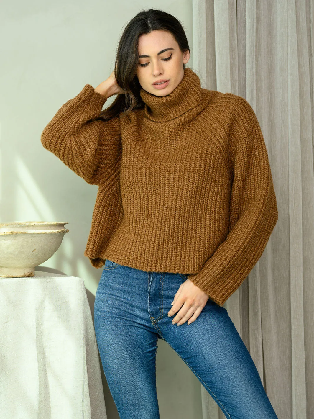 WOMEN'S LONG SLEEVE TURTLENECK KNIT SWEATER
