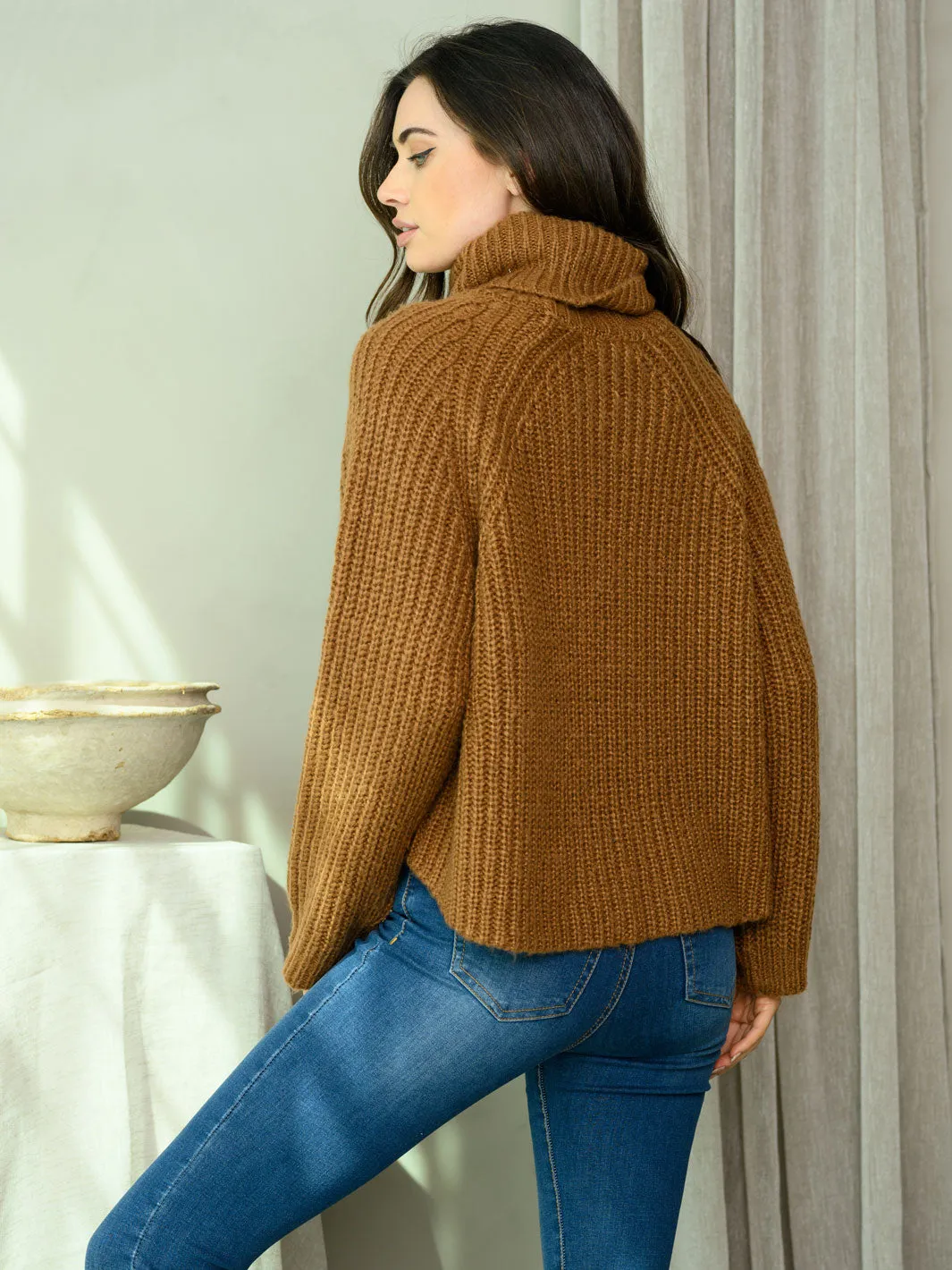 WOMEN'S LONG SLEEVE TURTLENECK KNIT SWEATER